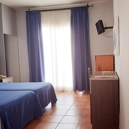 Hostal La Colonia Marbella Buitenkant foto