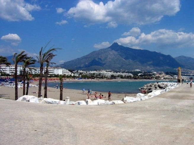 Hostal La Colonia Marbella Buitenkant foto